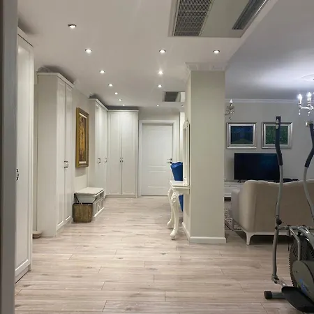Apartman Parliament View Piano Bar Elysee Tirana