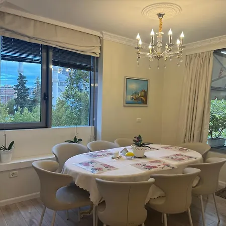 Parliament View Piano Bar Elysee Apartman *